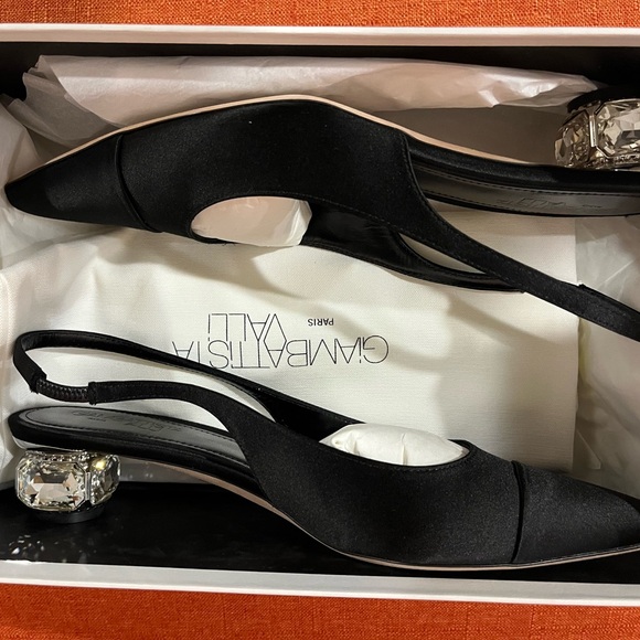 Giambattista Valli
Suede Crystal-Heel Slingback Pumps NWT retail $840 - Picture 10 of 15
